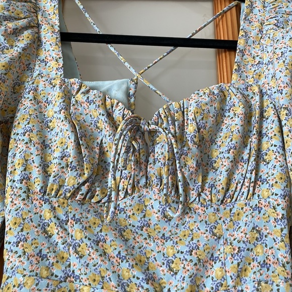 ASTR the Label Floral Print Long Sleeve Back Cutout Midi Dress - Picture 7 of 15